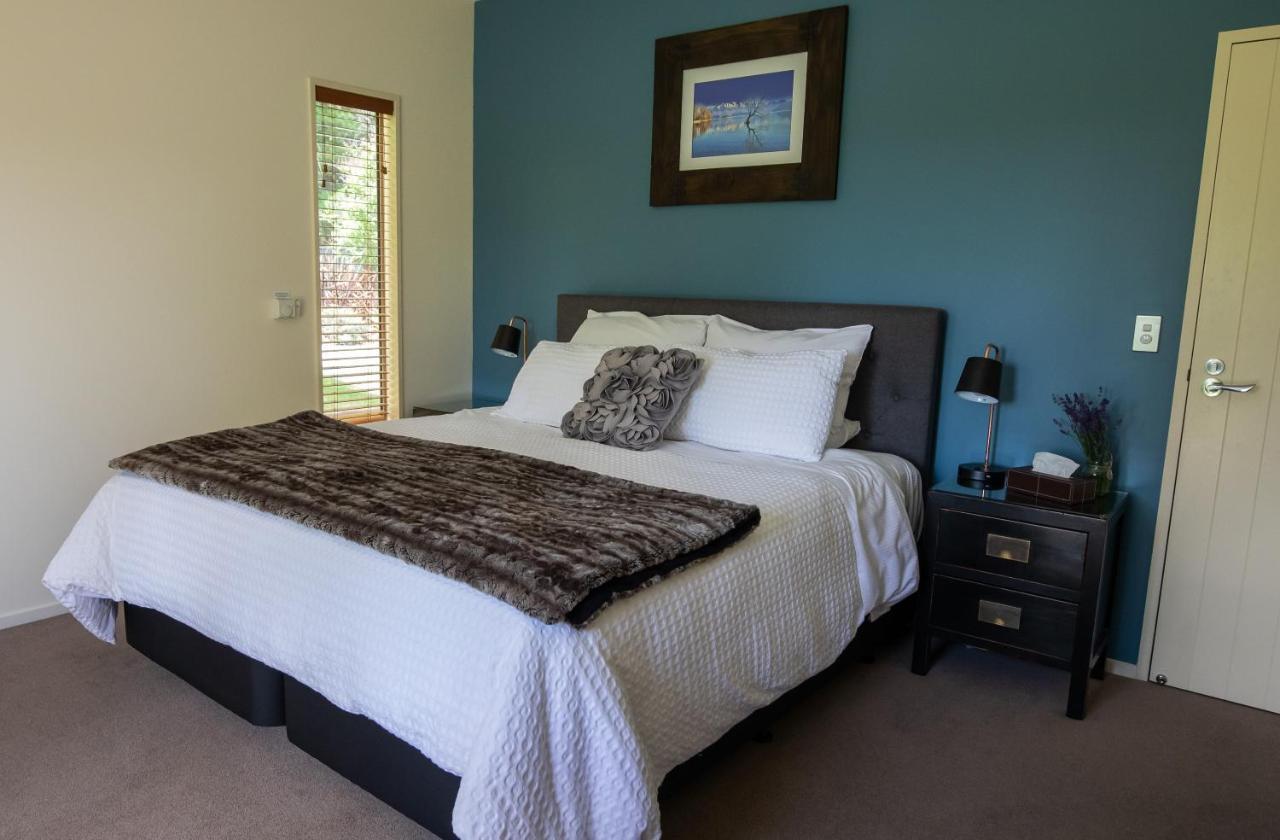 Maple Lodge Luxury Bed & Breakfast Albert Town Exterior foto