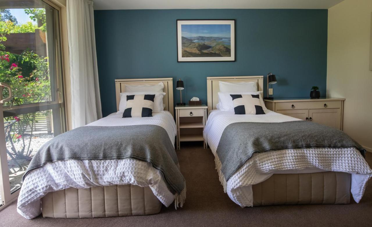 Maple Lodge Luxury Bed & Breakfast Albert Town Exterior foto